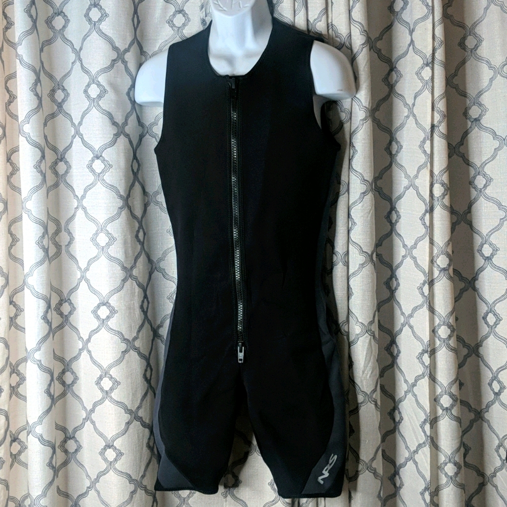 NRS L sleeveless wetsuit shorts